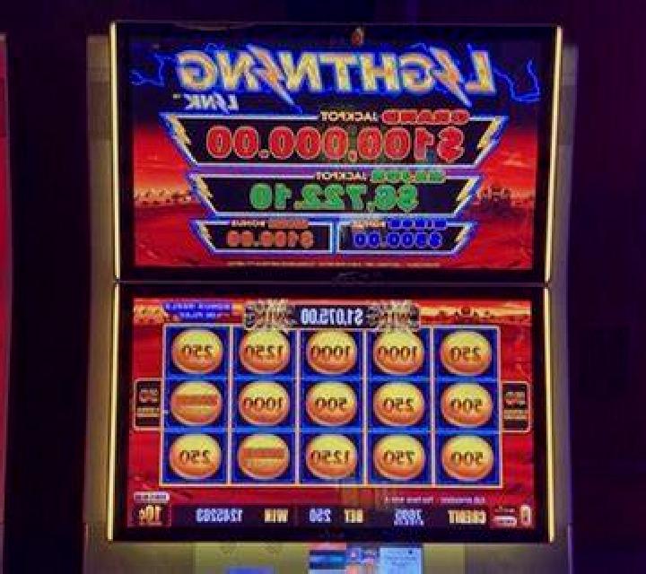 20 Hot Strike Jackpot slot game