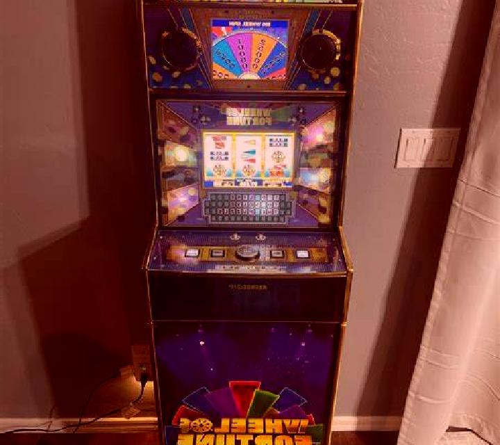 3 Lucky Minecarts Hold and Win slot machine