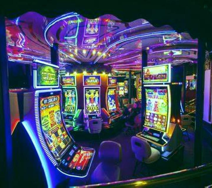 81 Show Holiday Special slot