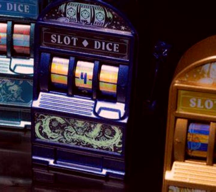 Action Dice slot machine