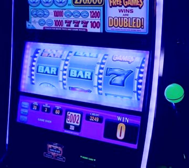 BomBom Bot slot game