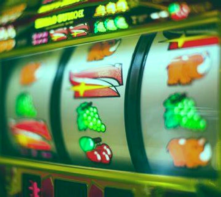 Cafe de Paris (XIN Gaming) slot machine