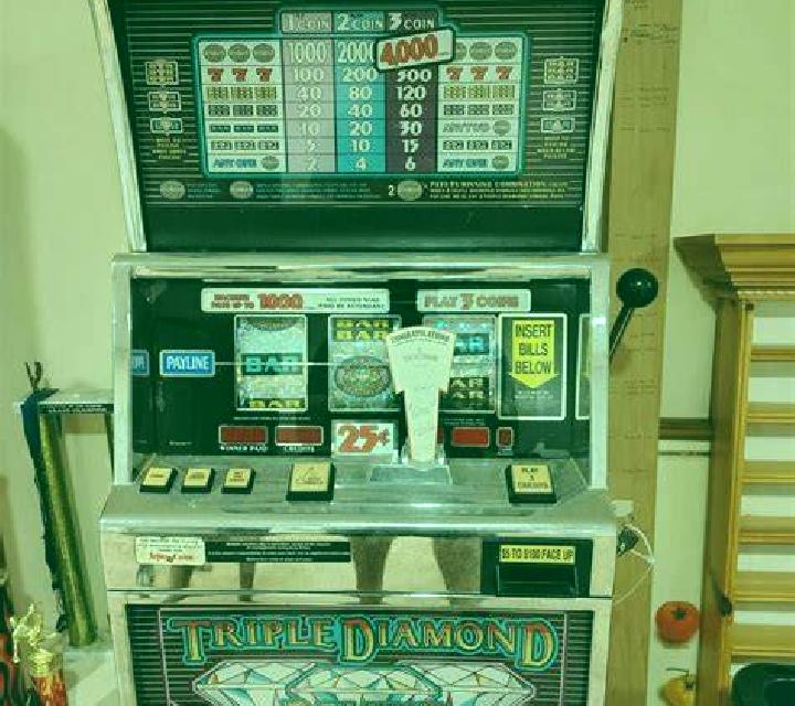 Cancan Saloon Deluxe slot machine
