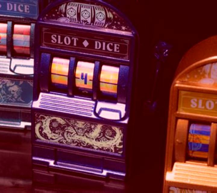 Dice Plus slot machine