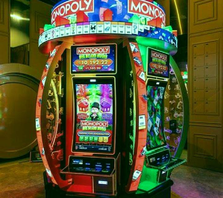 Famous Couples slot