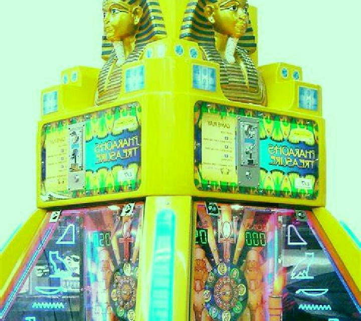 Pharaoh s Treasure Deluxe slot game