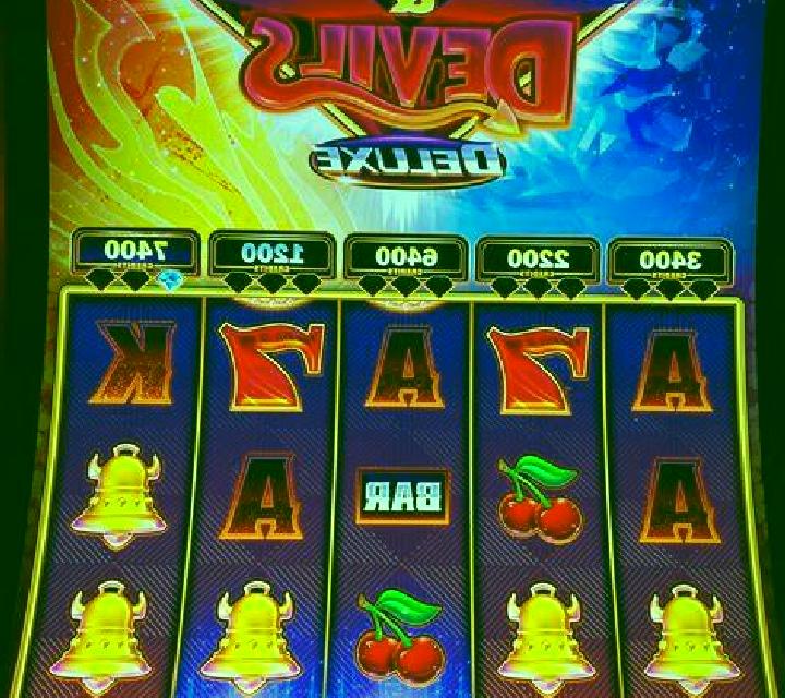 Plucky Pirates Devil s Triangle slot machine
