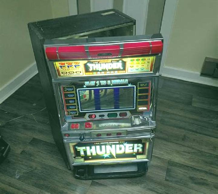 Thunder Hot slot machine