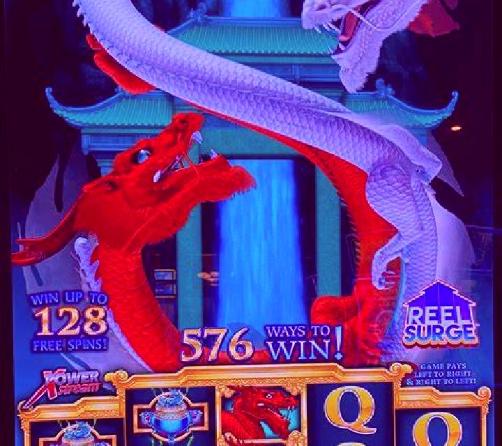 Totem slot machine