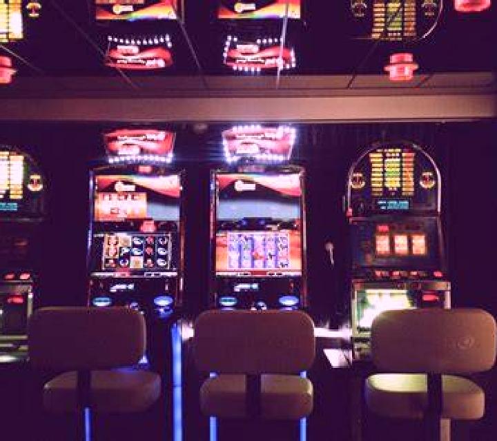 Triple Dollar Express online slot